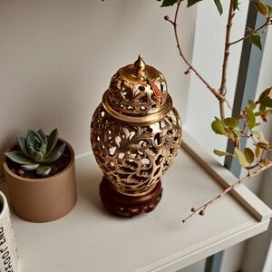 Vintage 1970s Hollywood Regency Ginger Jar Cast Pierced Brass Filigree With Lid